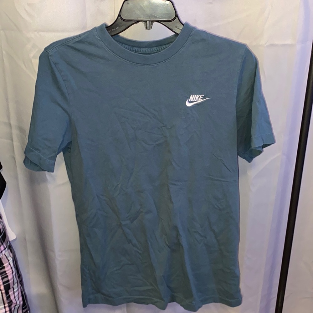 teal nike shirt